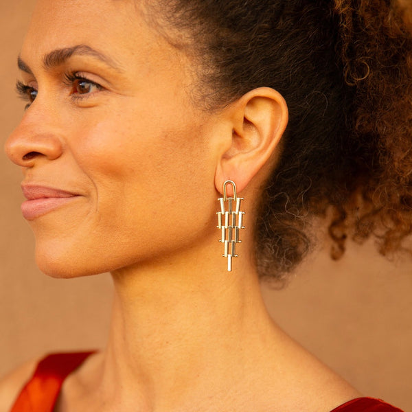 Bold and Sleek Arched Link Statement Earrings Design