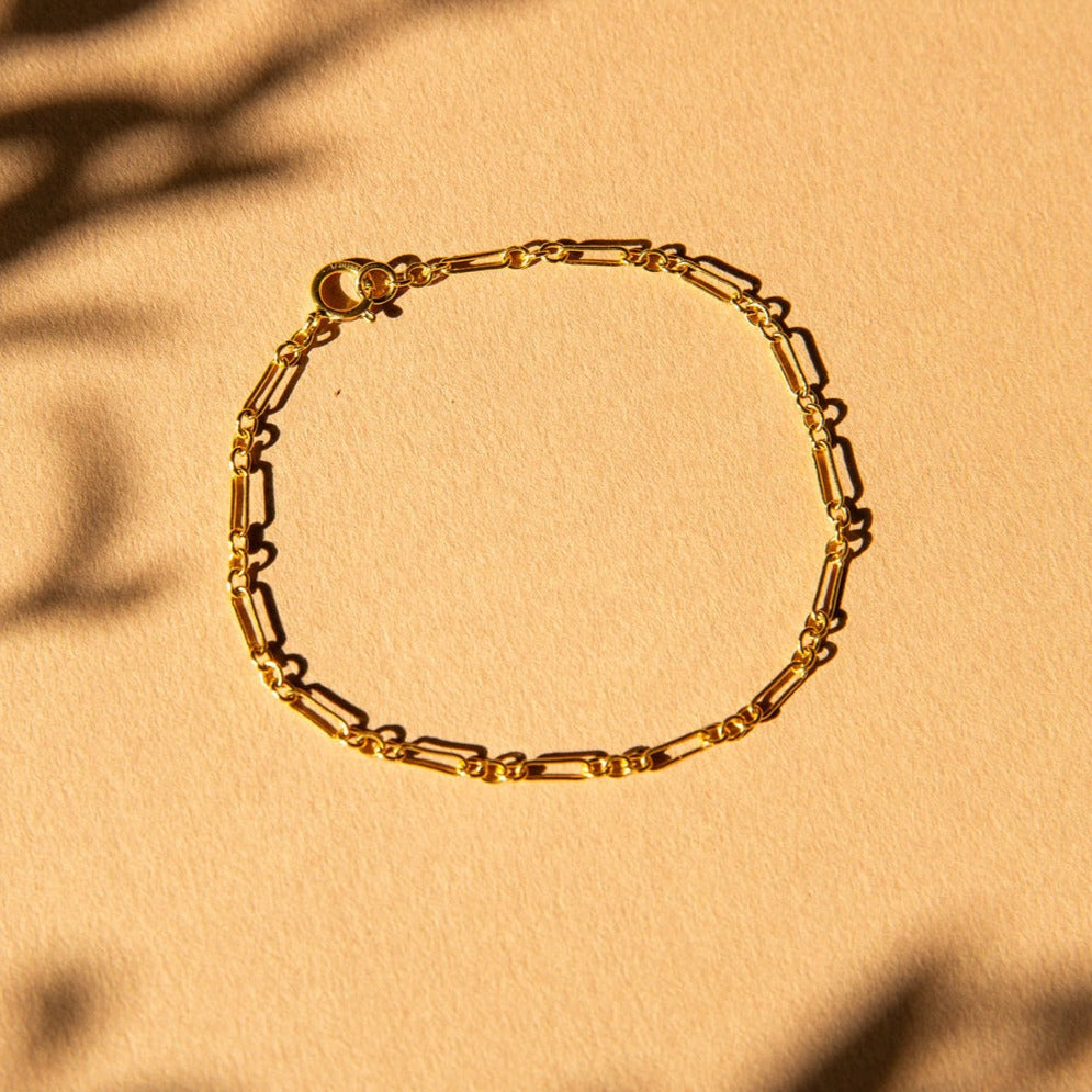 Dynamic Long and Short Link Bracelet with Captivating Design