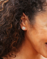 Elegant Daisy Design Stud Earrings with Iridescent Sheen
