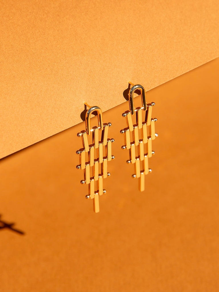 Chic Arched Link Statement Earrings for Modern Elegance