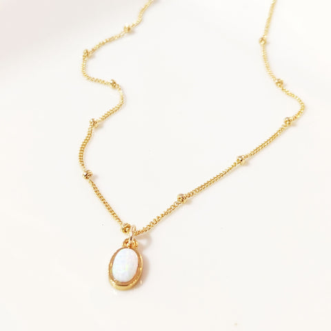 Captivating white opalite necklace with a modern twist, suitable for any occasion.